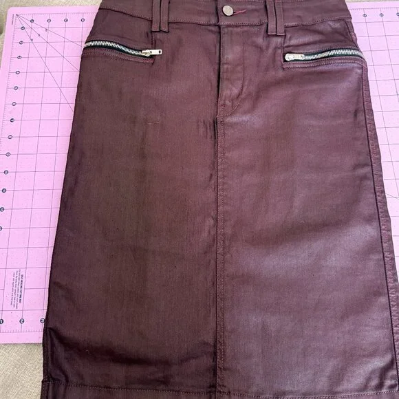 7 for all mankind waxed denim pencil skirt (burgundy - size 28) - Picture 2 of 8